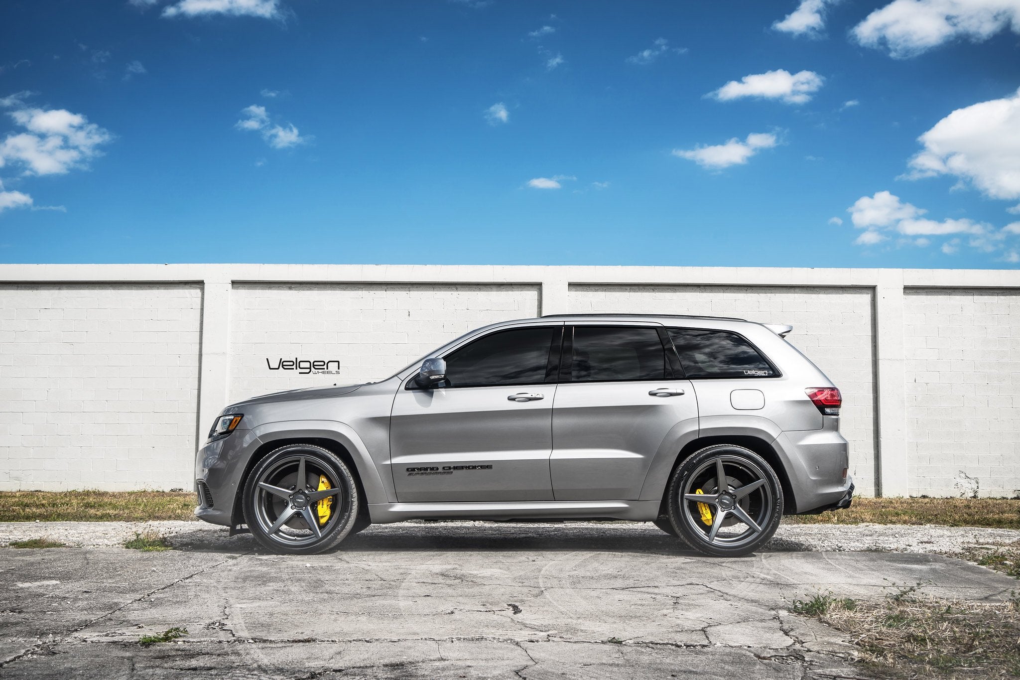 Jeep Grand Cherokee on Velgen Classic 5 gunmetal 22" wheels