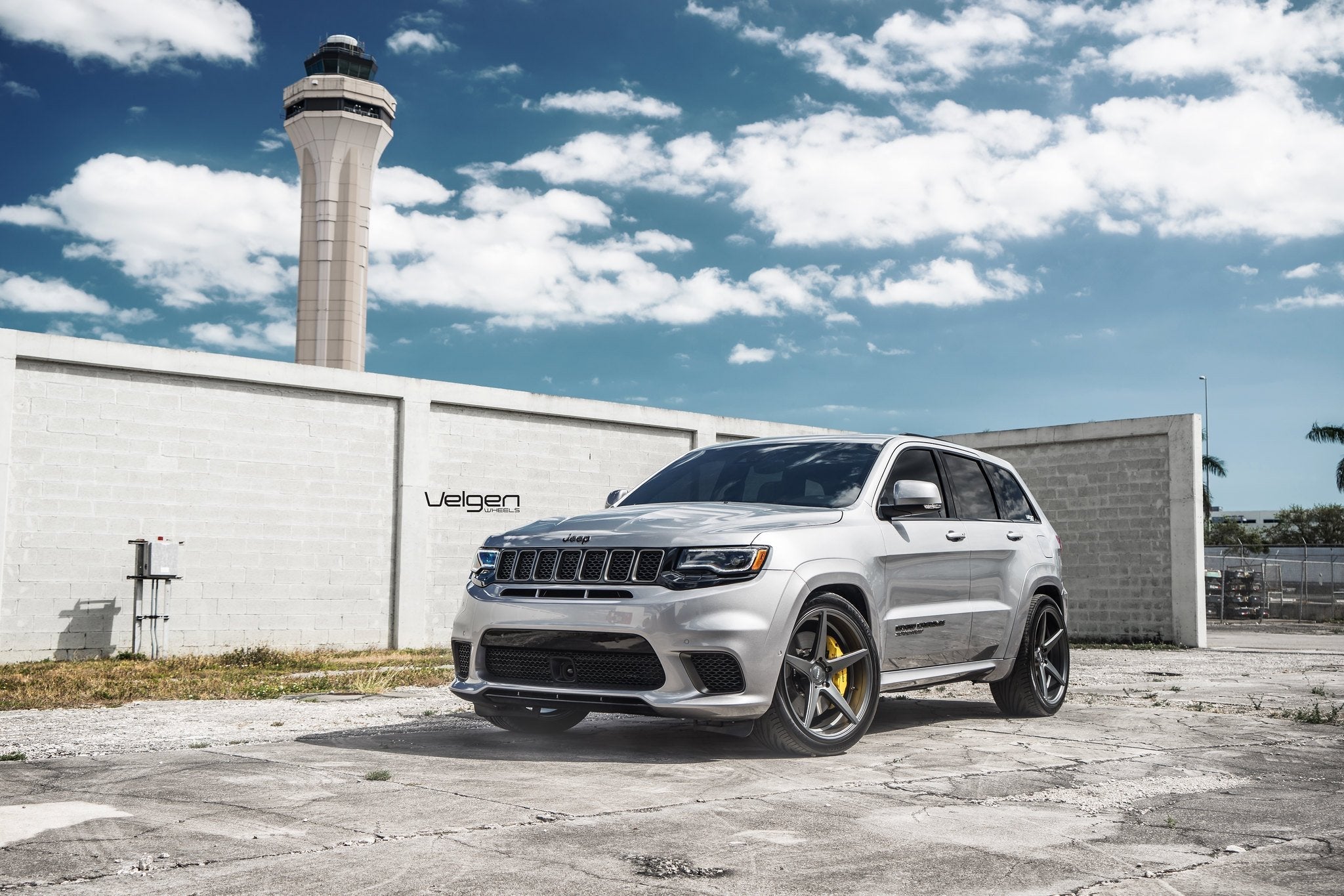 Jeep Grand Cherokee on Velgen Classic 5 gunmetal 22" wheels