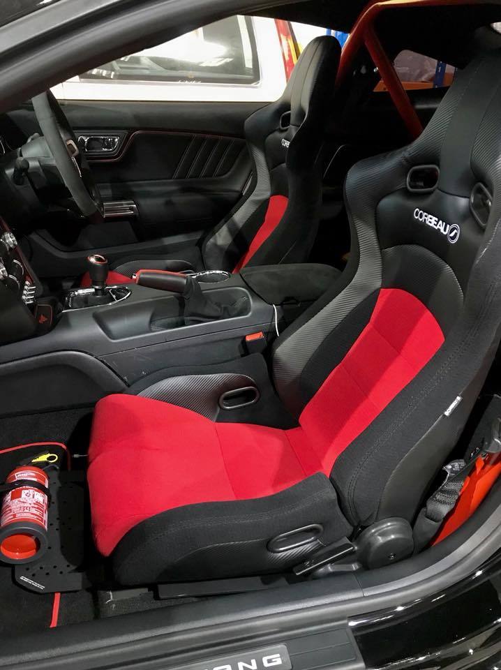 Assento esportivo Corbeau para Mustang S550