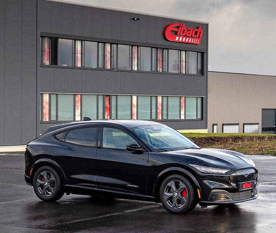 Mustang Eibach Mach E Muelles de descenso equipados con ruedas OEM.