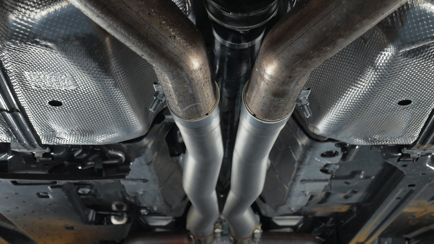 Eliminación del resonador Shelby GT350 Mustang LTH X-Pipe