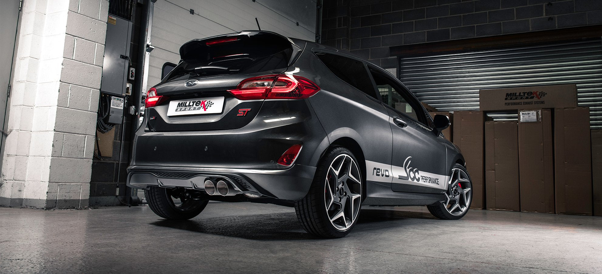 Milltek instalado Catback Escape para MK8 Fiesta ST 1.5