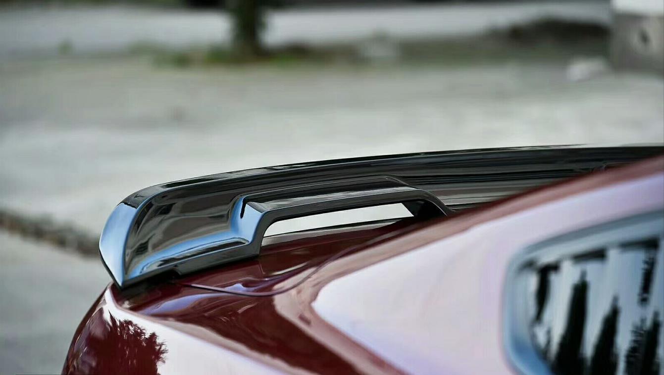Zadní spoiler ve stylu Mustang S550 GT500