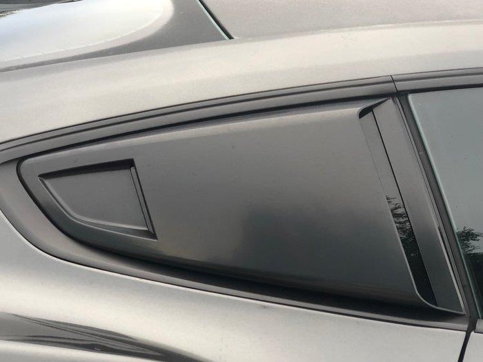 MP Concepts S550 Mustang „Eleanor” Żaluzje tylnej szyby bocznej w stylu podwójnego nawiewu