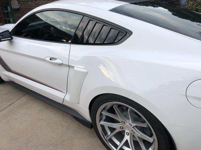 MP Concepts S550 Mustang فتحات نافذة جانبية سوداء لامعة مضلعة