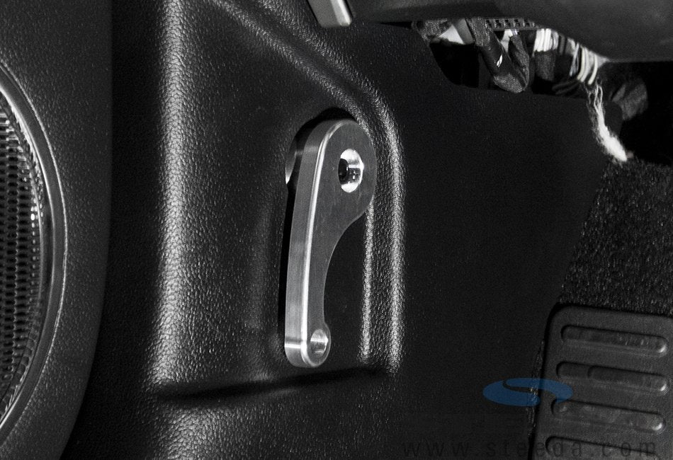 Steeda S550 Mustang tetőtéri belső kapucnis retesz