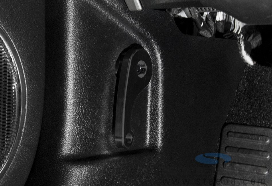 Steeda S550 Mustang tetőtéri belső kapucnis retesz