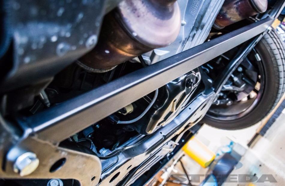 Τοποθετήθηκε το στήριγμα Steeda S550 Mustang Ultralite 2 σημείων G-Trac